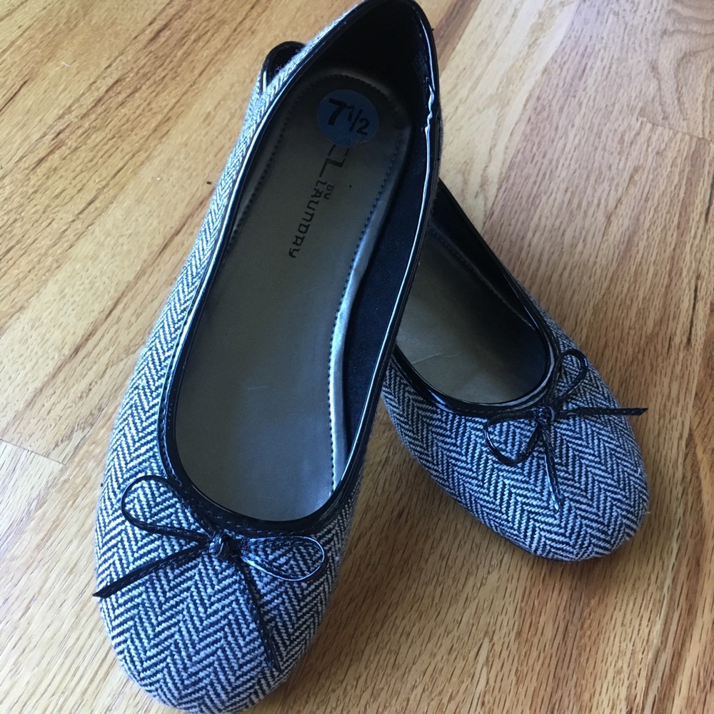 - CHINESE LAUNDRY Flats